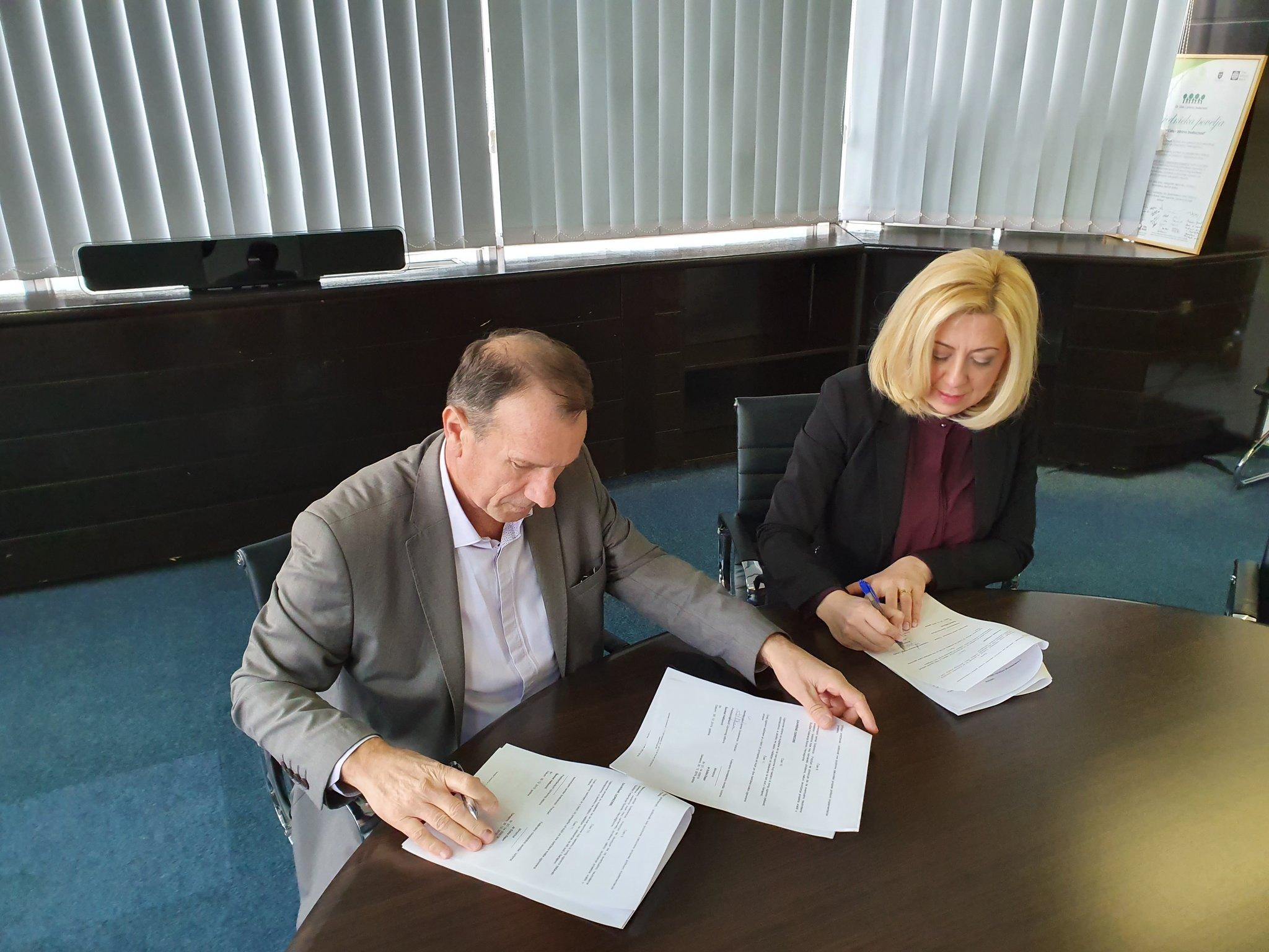 Đapo i Hafizović potpisali ugovor: Izdvojeno 100 hiljada maraka za Memorijalni centar Potočari