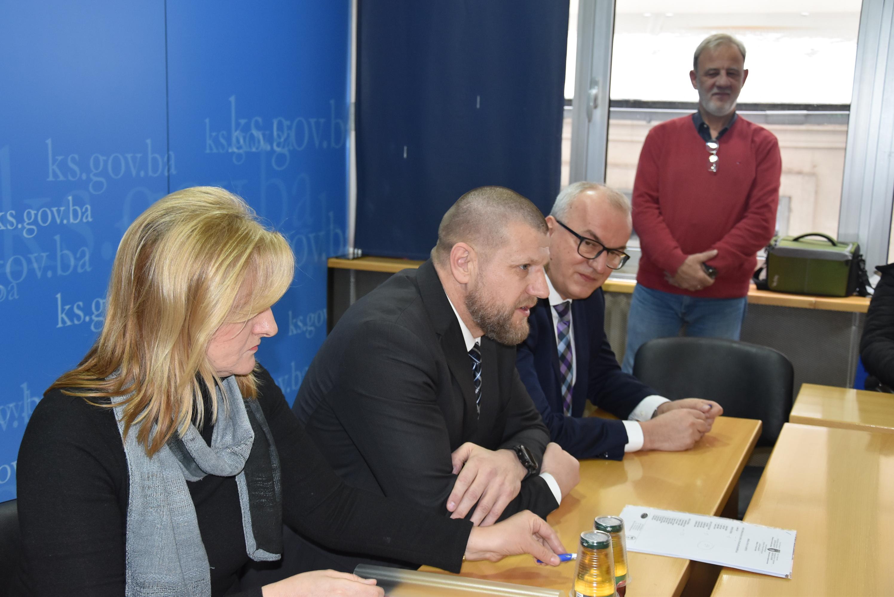 Ministar Jusko potpisao predugovore sa 34 pripadnika boračke populacije o dodjeli stanova na Rosuljama