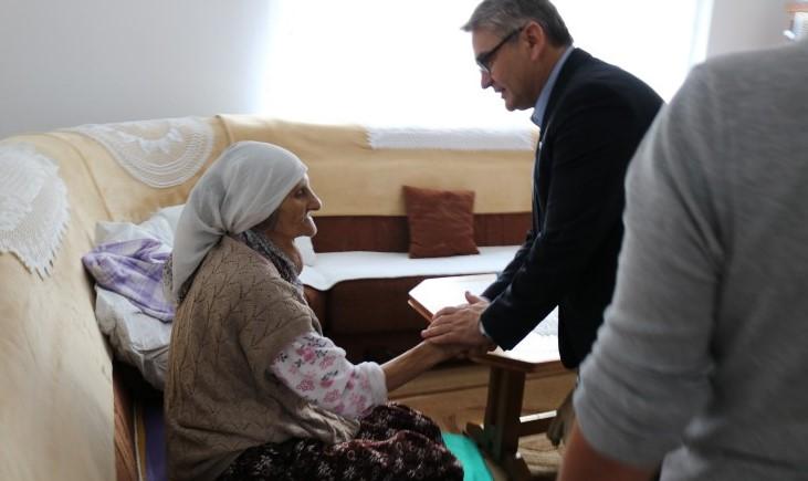 Ministar Bukvarević posjetio majku heroja Safeta Zajke