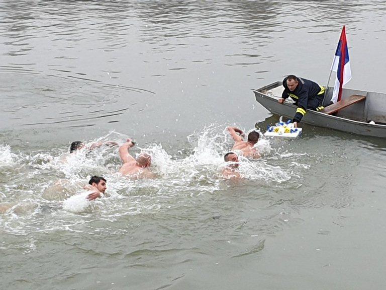 Peto plivanje za Časni krst u Bosanskom Brodu