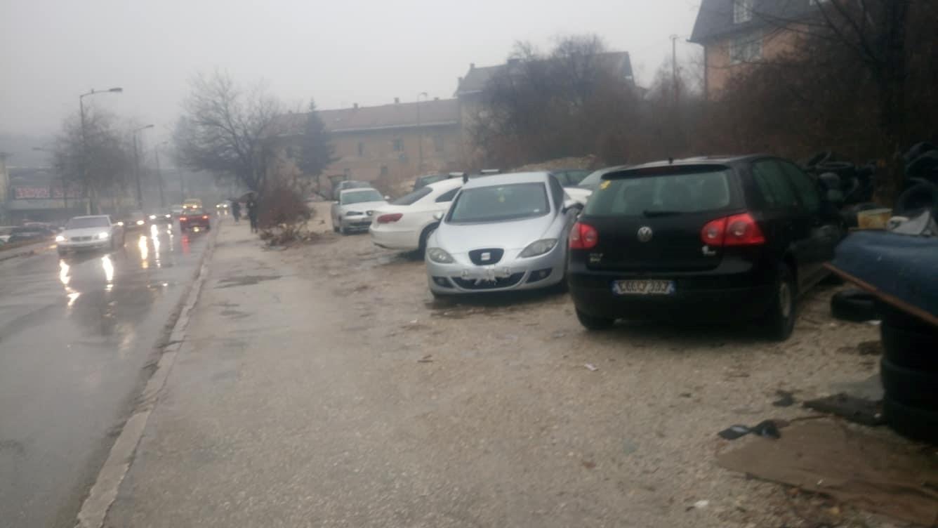 Vozila na svakom koraku: Nedostaje li Sarajevu parkinga ili građani izbjegavaju da ih plaćaju