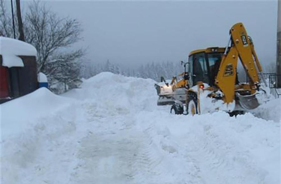 Snježni nanosi veći od metar: Nekoliko sela u Han-Pijesku bez struje