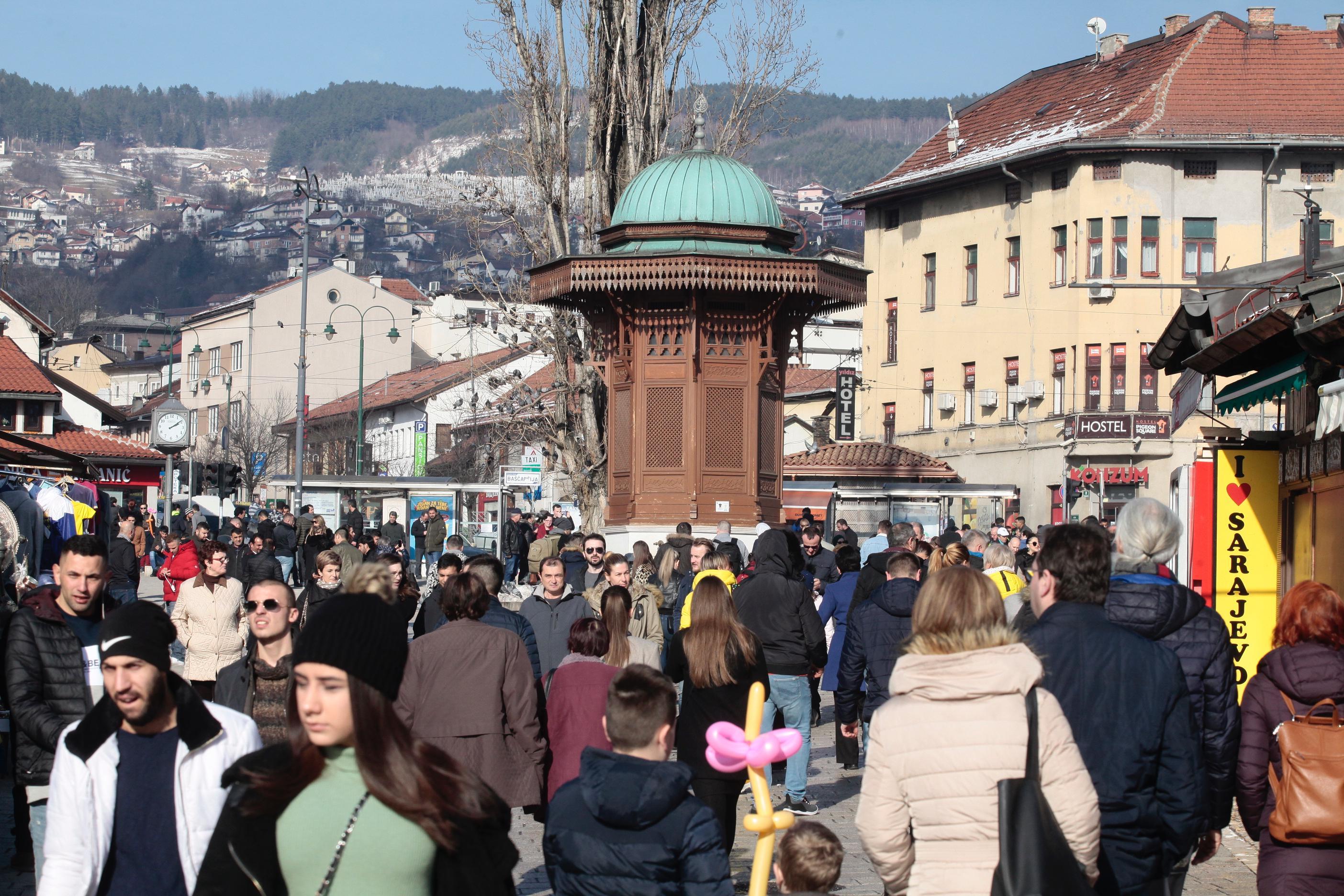 Pogledajte galeriju: Ako ste danas šetali Sarajevom, možda vas je sreo fotoreporter "Avaza"