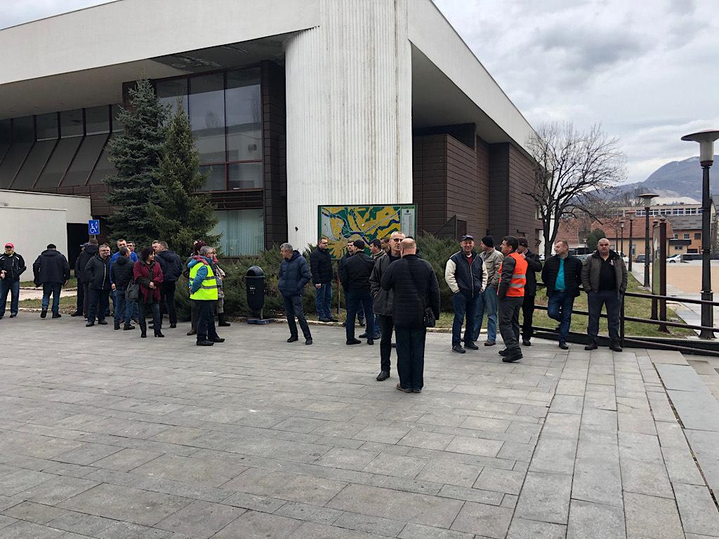 Radnici “Zenicatransa” stigli ispred Gradske uprave