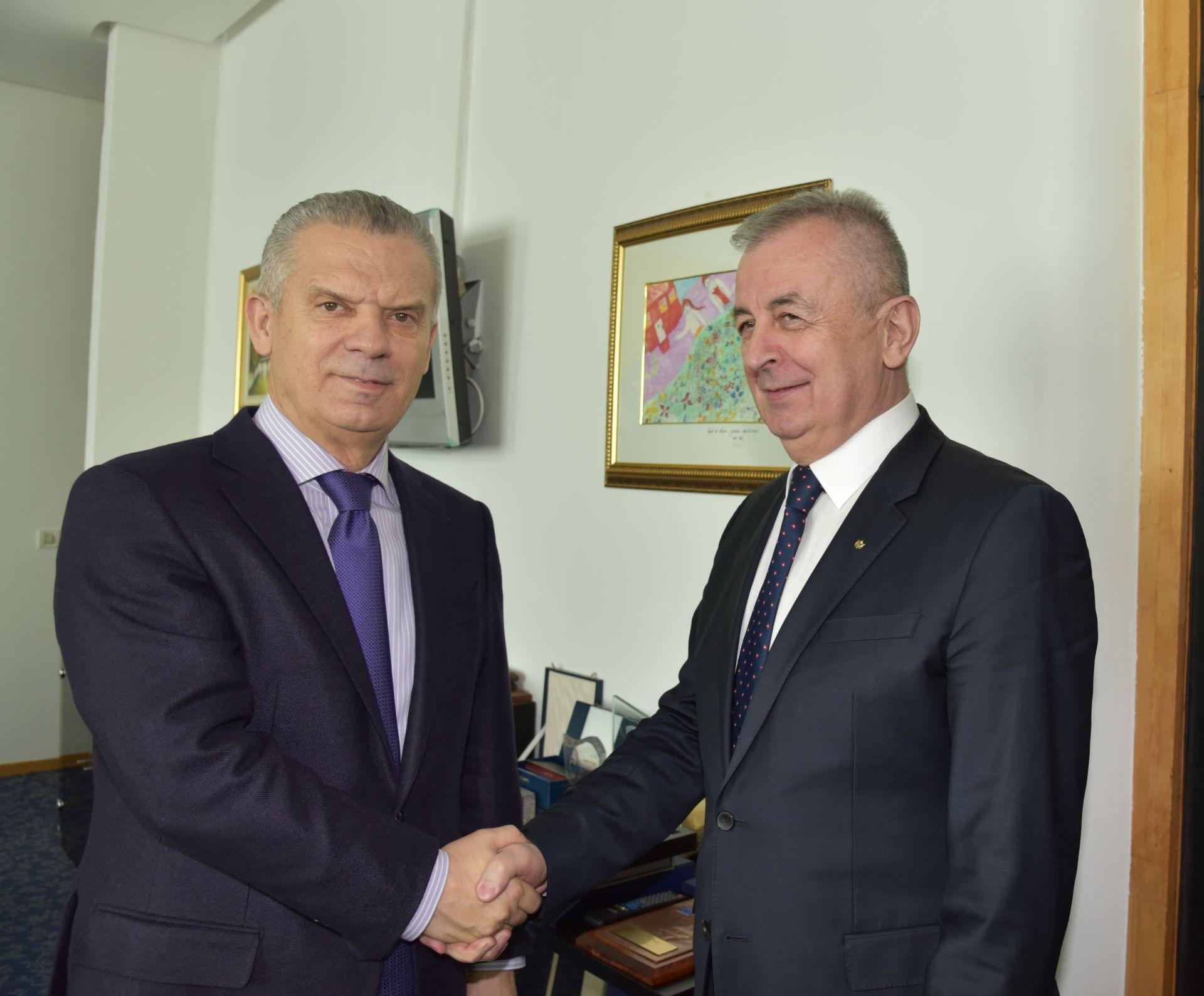 Ministar Radončić razgovarao s ambasadorom Stanišićem