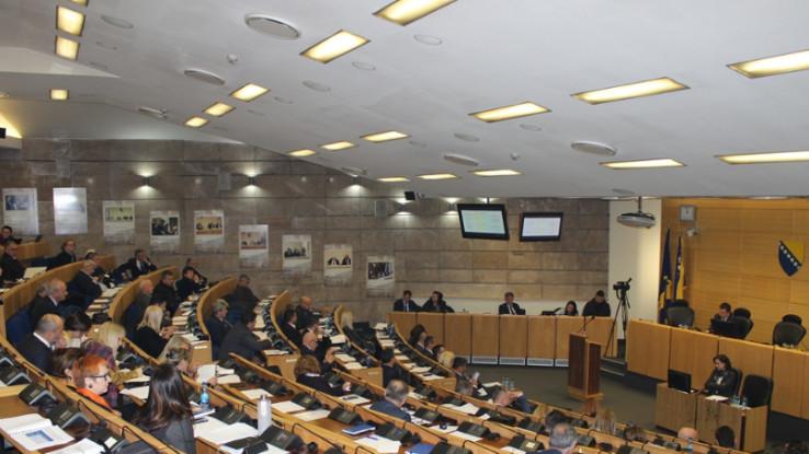Zatraženo održavanje vanredne sjednice Parlamenta FBiH nakon dešavanja u RS
