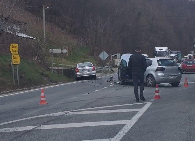 Nesreća u Begovom Hanu: Sudarili se Golf i Opel, ima povrijeđenih
