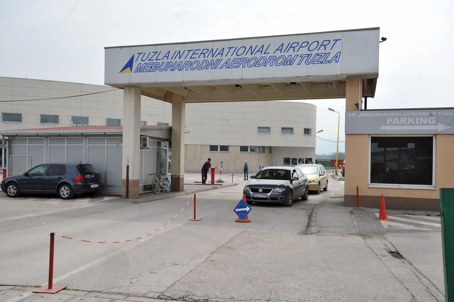Aerodrom Tuzla: Već je 161 putnik po slijetanju aviona iz Berlina stavljen u izolaciju - Avaz
