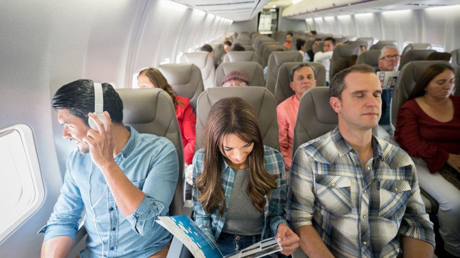 Najveća opasnost od zaraze u avionu su sjedenje  dva reda ispred, iza ili pokraj zaražene osobe - Avaz