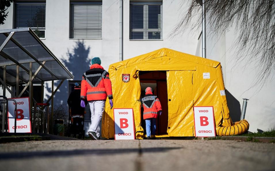 Slovenija: Medicinski radnici ispred bolnice u Kranju - Avaz
