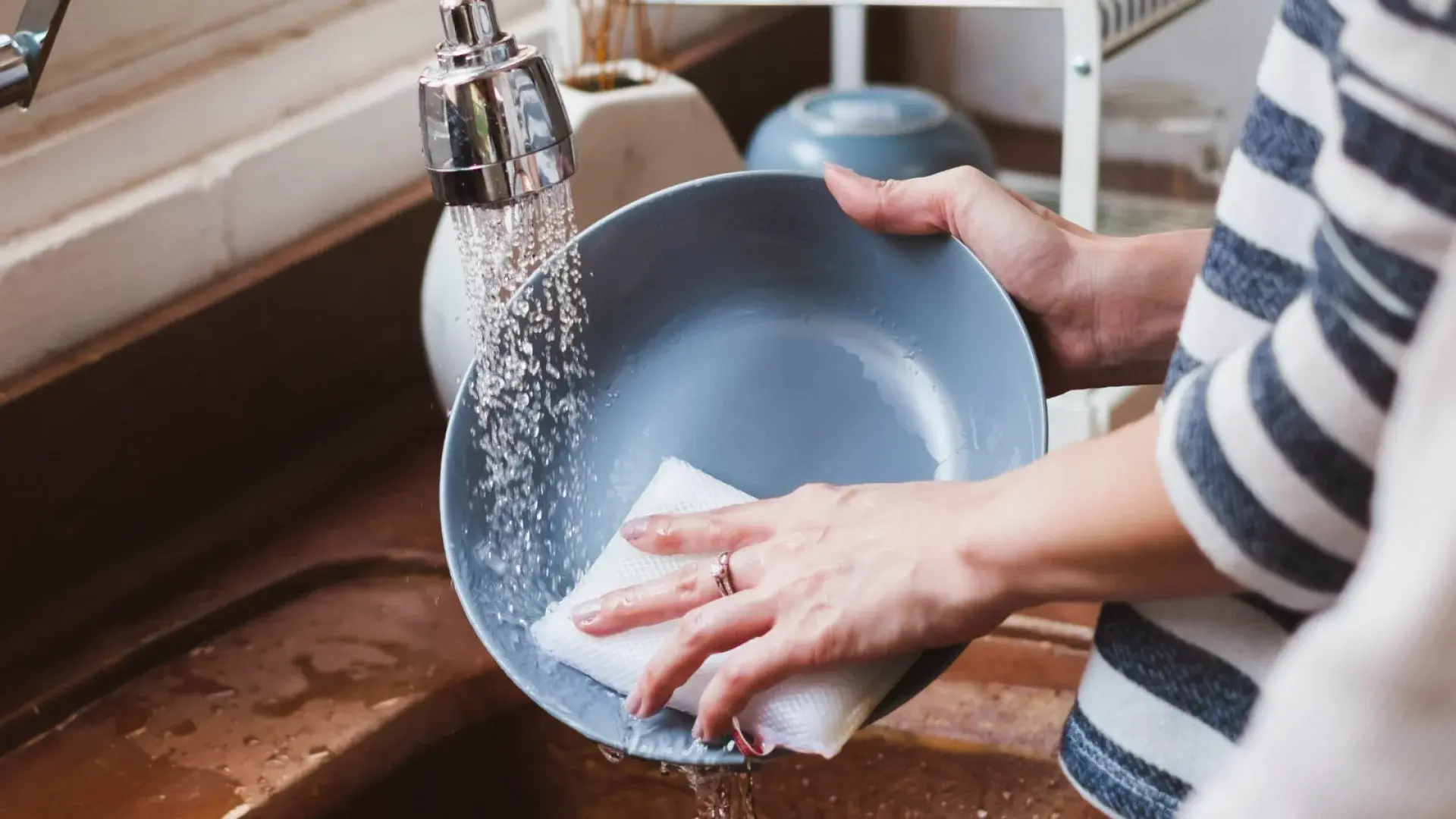 Mijenjate li dovoljno često spužvicu za suđe: Evo koji su rizici neadekvatne higijene