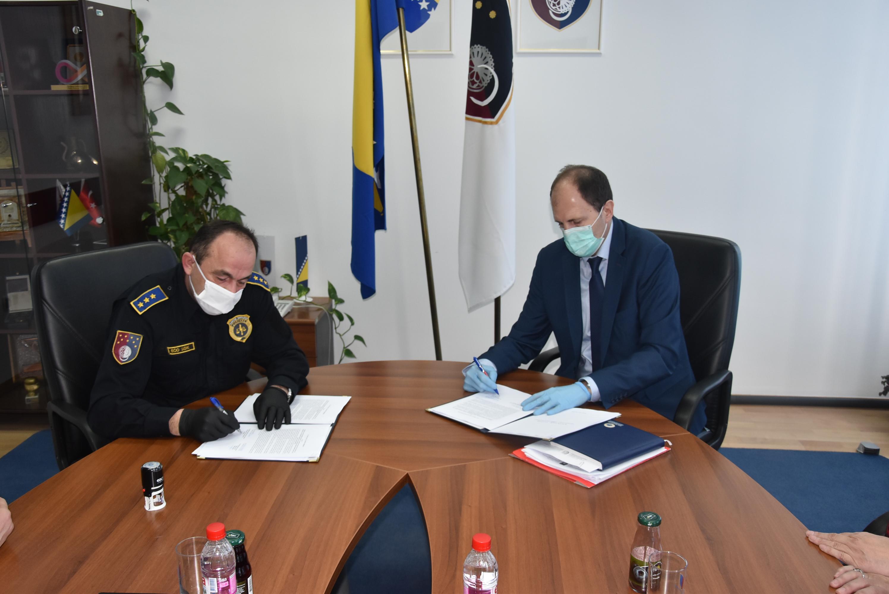 Potpisan Kolektivni ugovor između Vlade KS i Sindikata policije