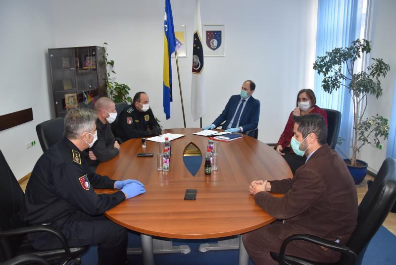 Nenadić i Ećo potpisali kolektivni ugovor za policiju