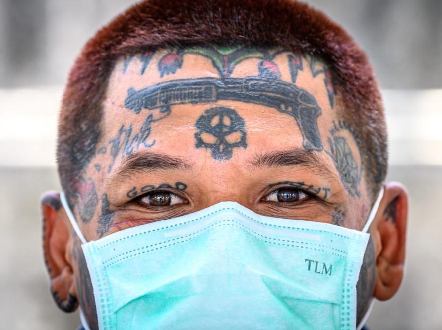 Muškarac snimljen sa maskom u tajlandskom Bangkoku - Avaz