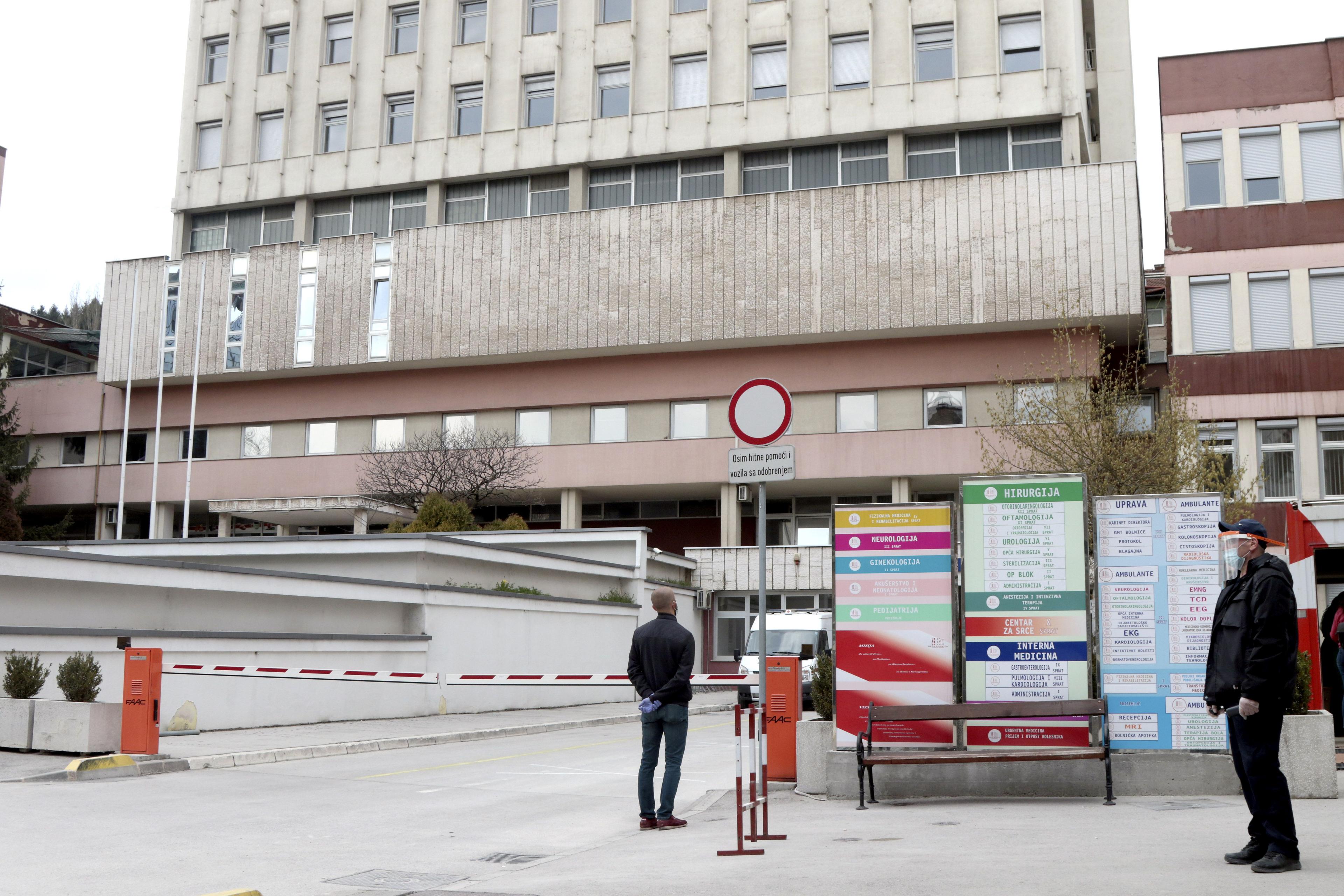 Mesihović i Pilav posjetili Opću bolnicu: U Sarajevu zatvoren klaster iz Konjica, kreću masovnija testiranja