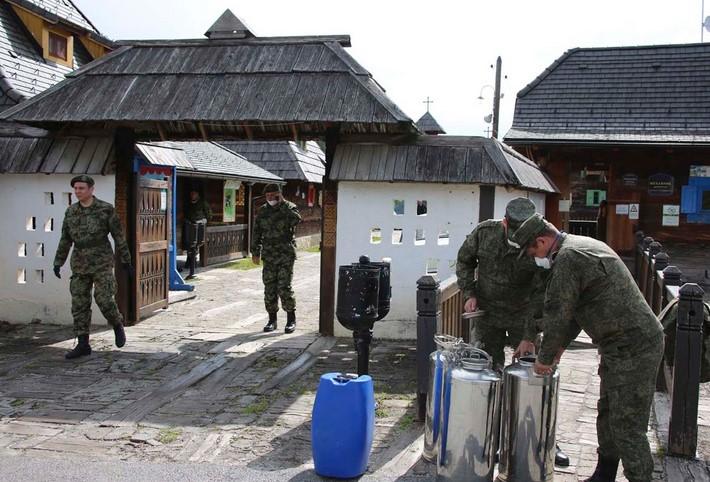 Ruski vojnici dezinficirali Drvengrad Emira Kusturice