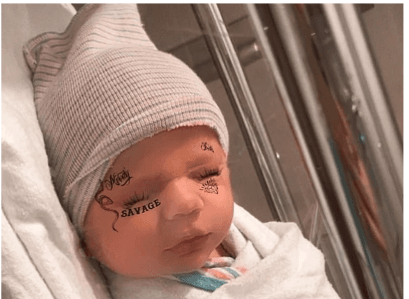 Na pitanje ima li nešto novo u vezi s bebom, Mask je odgovorio tako što je na mrežu postavio fotografiju sina s tetovažama na licu koje je ubacio digitalnim putem - Avaz