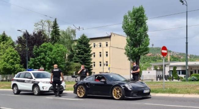 Policija zaustavila skupocjeni Porsche u Sarajevu