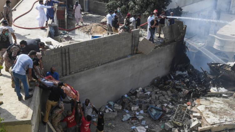 Bilans pada aviona u Karačiju: Poginulo 97 osoba, dvije preživjele
