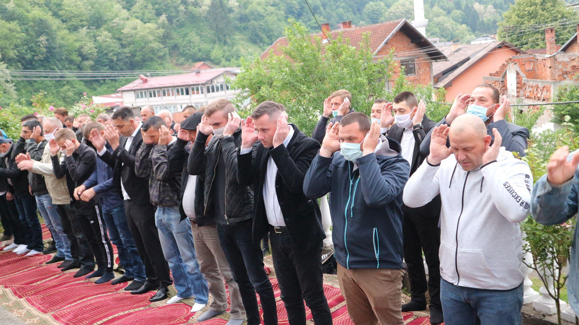Bajram-namaz klanjan u Srebrenici, centralna svečanost održana u Bijeloj džamiji