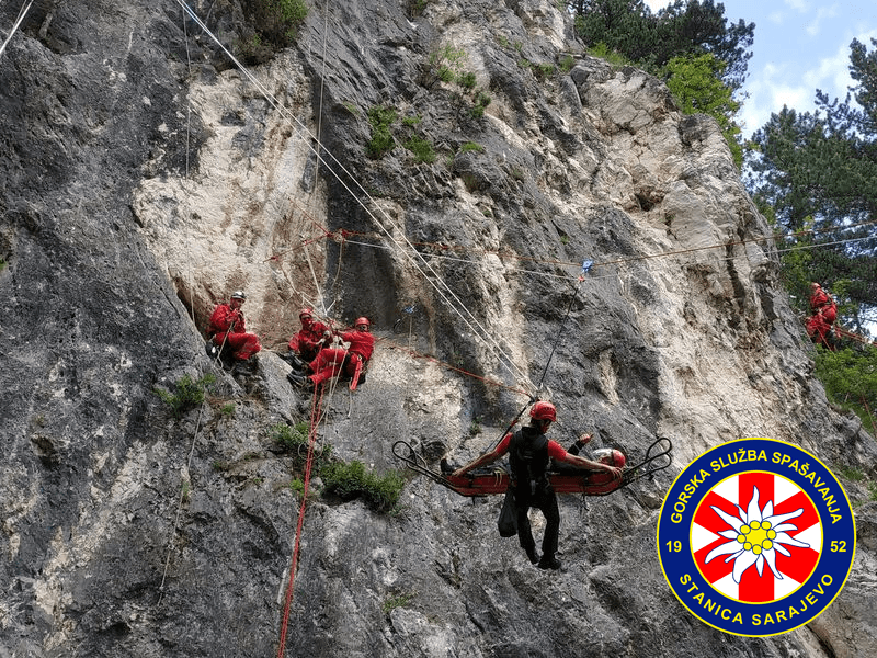 Pogledajte kako su članovi GSS-a spasili "unesrećene" alpiniste sa Špicaste stijene