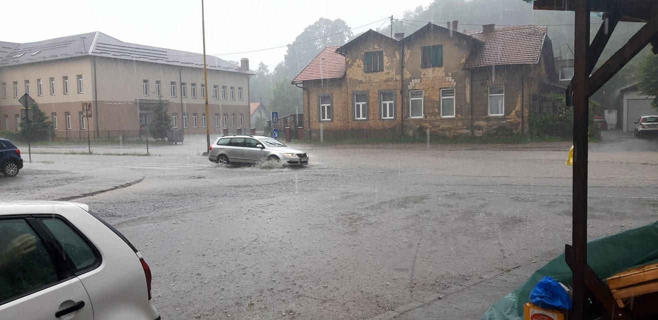 Obilne padavine obuhvatile su šire područje Tuzlanskog kantona - Avaz