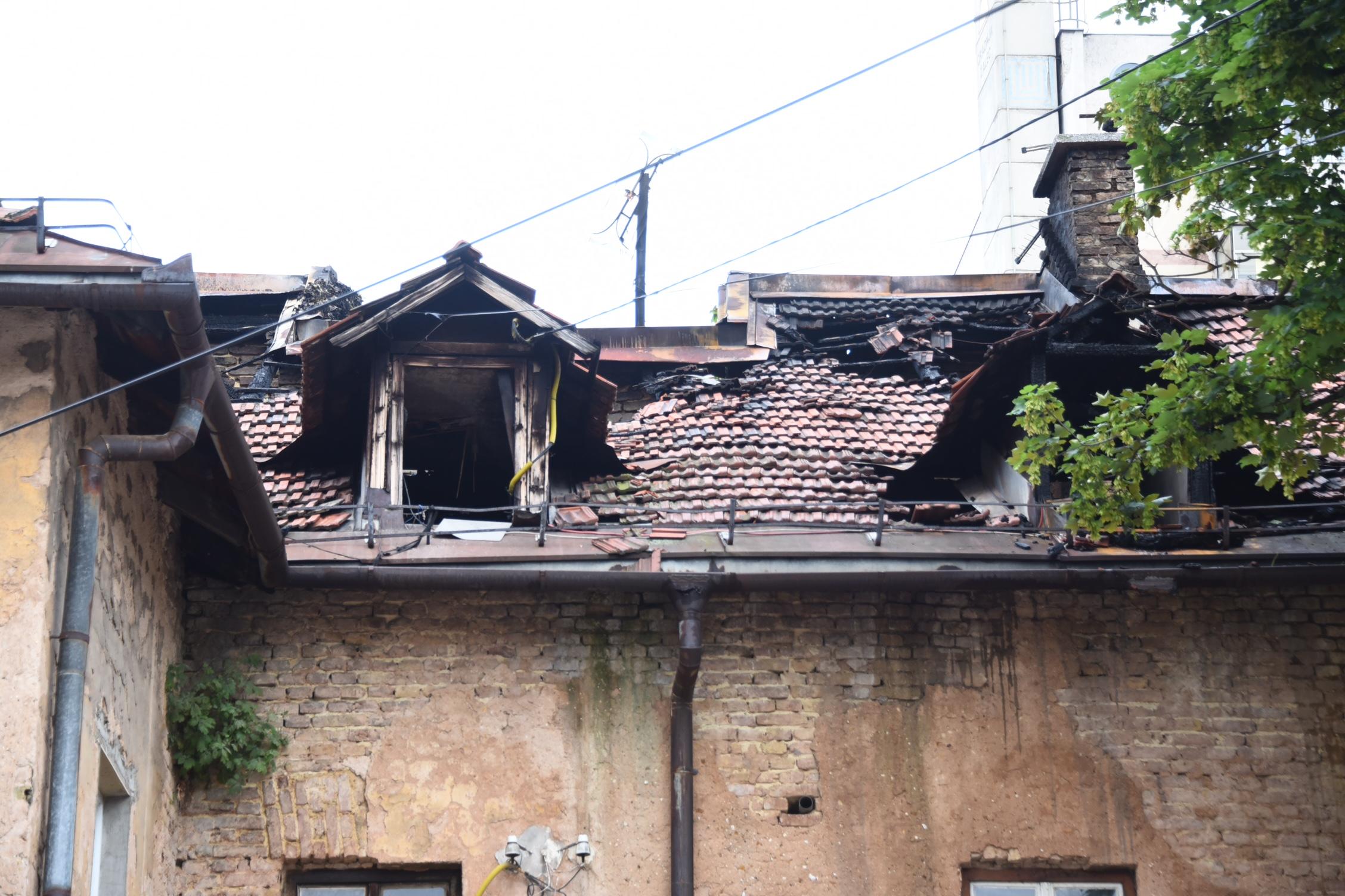 S ovog je krova očajni otac jutros iz plamena bacio dvogodišnjeg dječaka ka spasiocima
