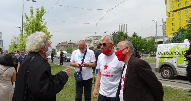 Skenderagić i Đulić tokom protestne šetnje - Avaz