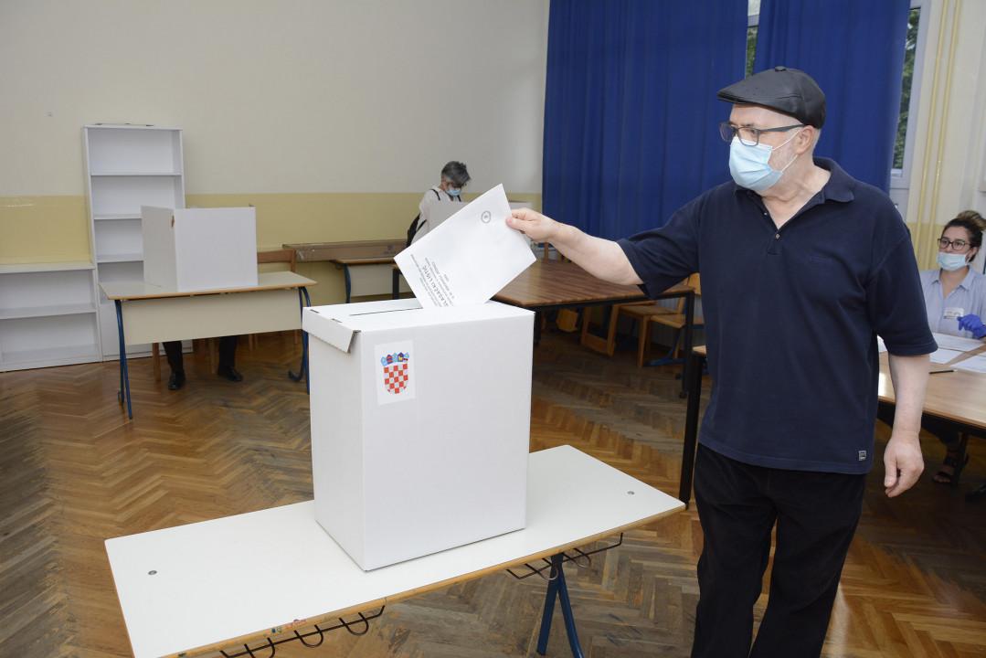 U BiH otvoreno 45 biračkih mjesta, u Hrvatskoj na snazi predizborna šutnja