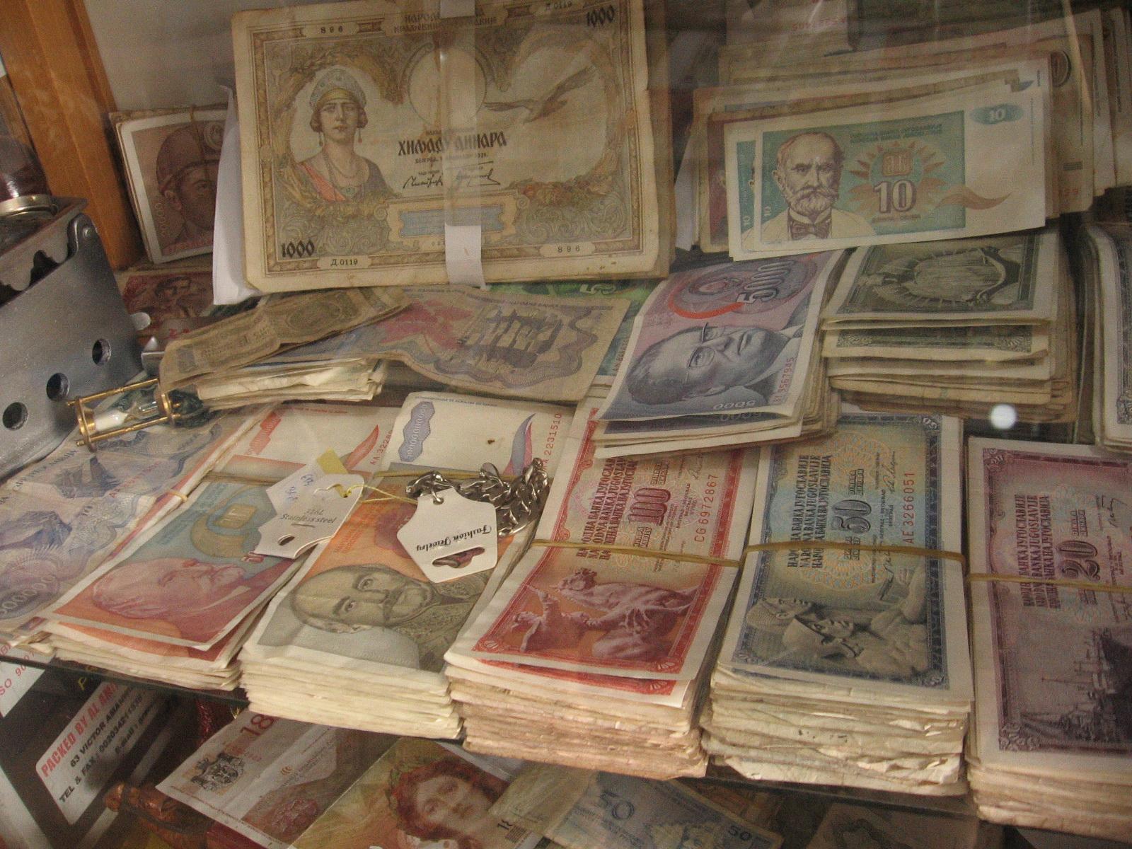 Sakupio stari papirni i metalni novac iz svih država iz regiona - Avaz