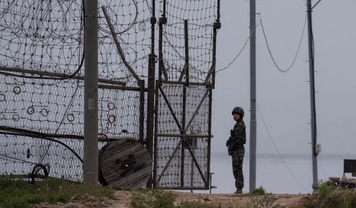 Vojnik u pograničnoj zoni između dvije Koreje - Avaz