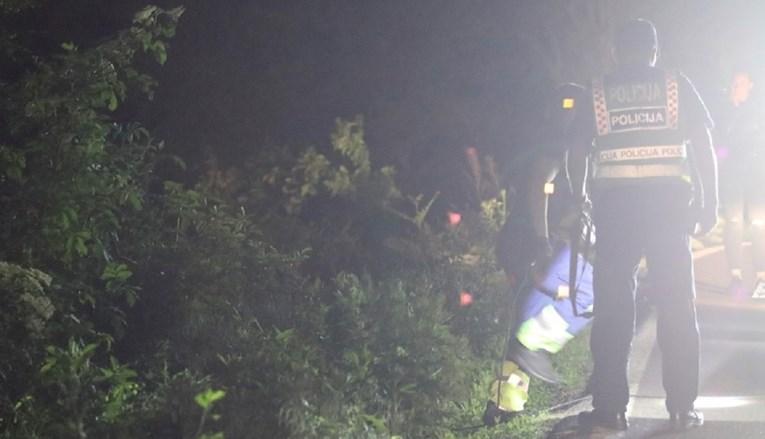 Teška nesreća u Zagrebu, auto udarilo u stub, jedna osoba poginula