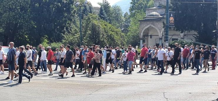 Ugostitelji i muzički radnici izrazili nezadovoljstvo ispred Parlamenta BiH