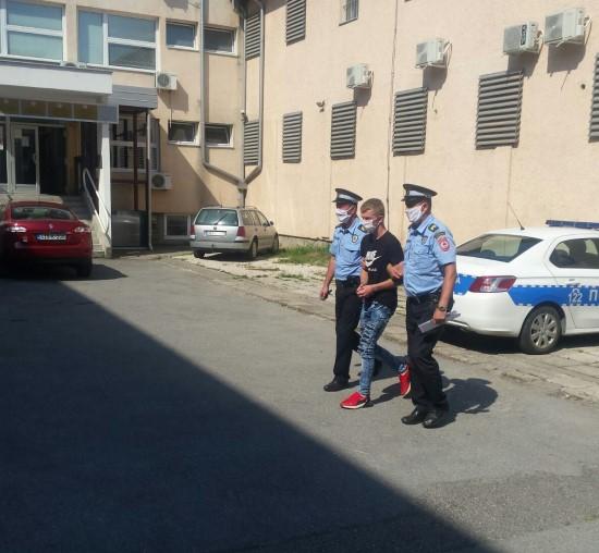 Jovan Aleksić zbog ubistva koje je počinio u tuči priveden u Okružno tužilaštvo u Doboju