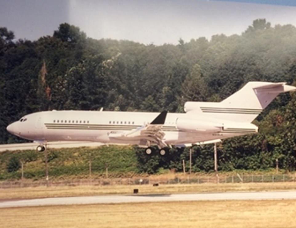 Avion sa kojim je  predsjednik SAD isao na otok - Avaz