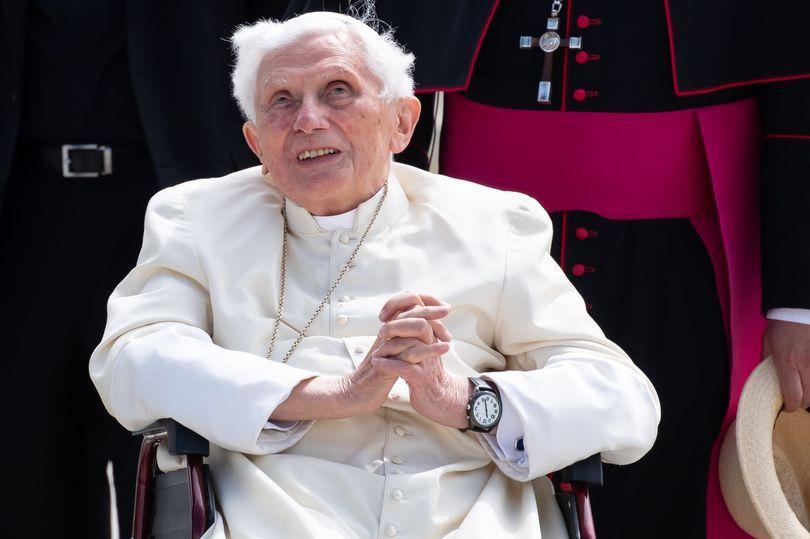Bivši papa Benedikt XVI u lošem zdravstvenom stanju