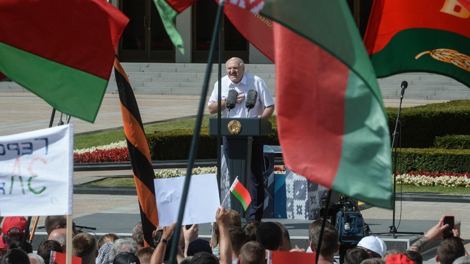 Lukašenko na koljenima pred ljudima: Ni mrtav ne dam Bjelorusiju
