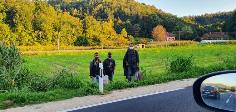 Skandalozno: Migranti kroz šumu bježe od policije Unsko-sanskog kantona