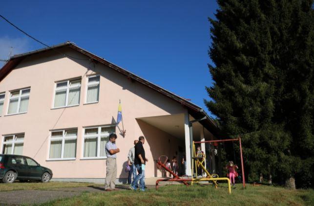 Učenici u Liplju kod Zvornika nisu sjeli u školske klupe, žele da uče Bosanski jezik