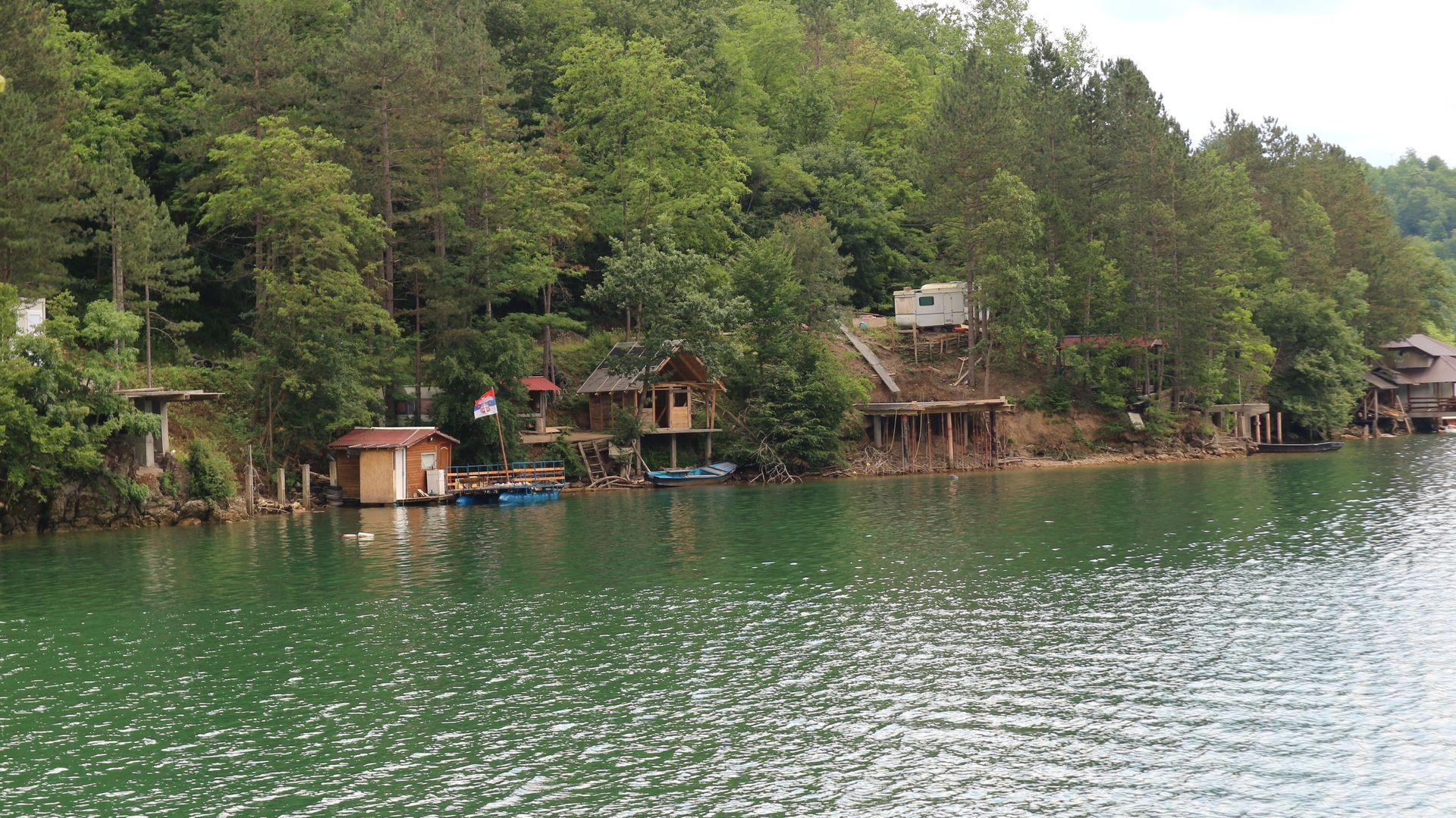 Kome smetaju Bošnjaci na obali jezera Perućac