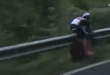 Stravičan pad biciklistkinje u Italiji, svjetska prvakinja odletjela sa staze