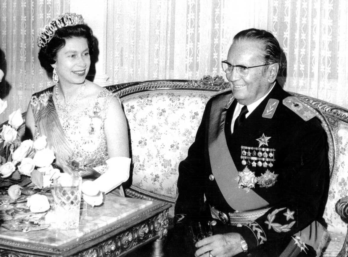 Josip Broz Tito sa Elizabetom II - Avaz
