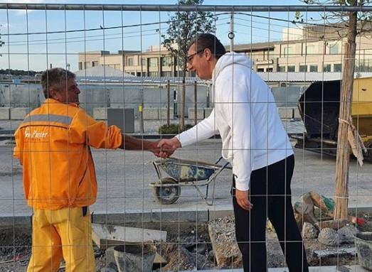 Predsjednik Srbije poranio: Vučić posjetio gradilište i razgovarao sa radnicima