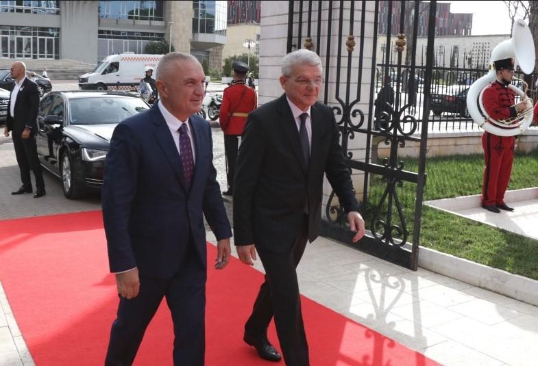 Predsjednik Albanije dočekao Džaferovića uz vojne počasti