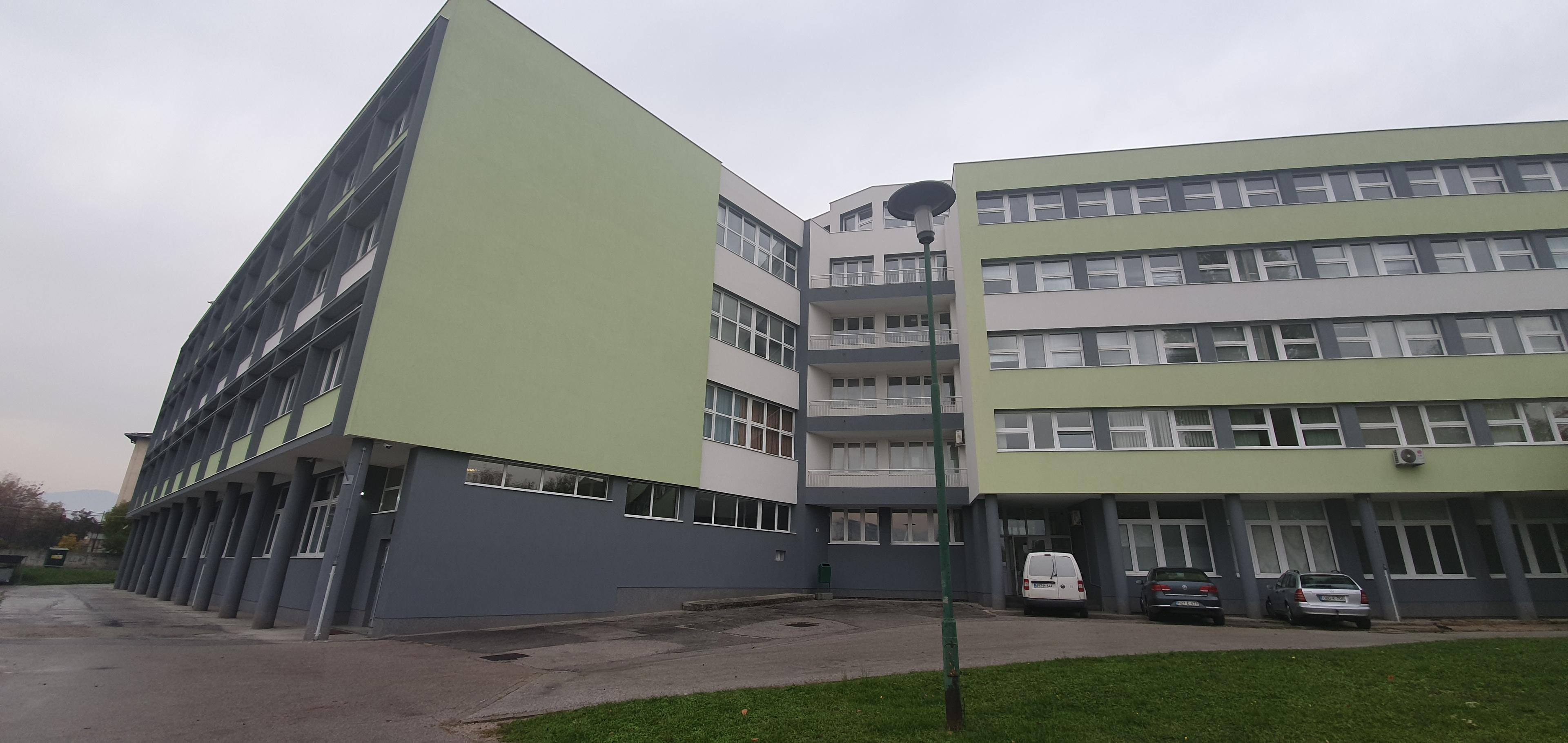 Elektrotehnička škola (lijevo) - Avaz