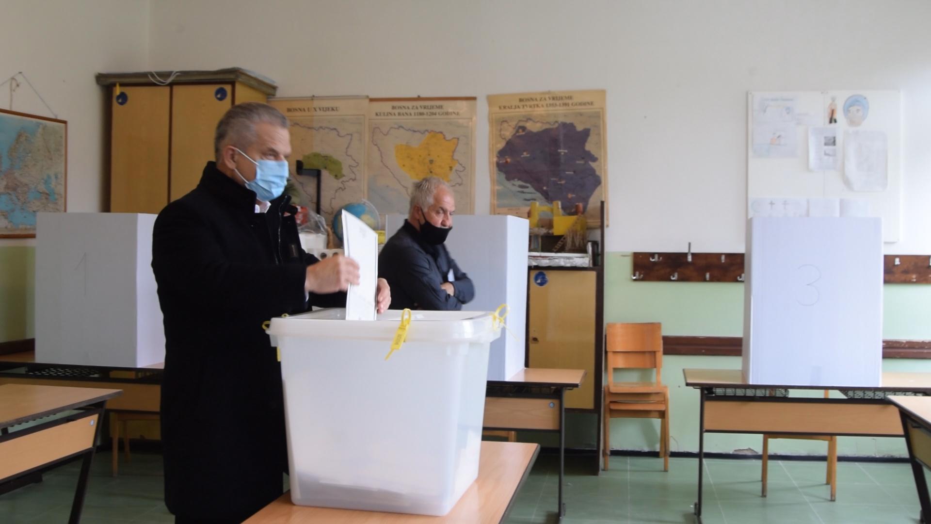 Predsjednik SBB-a glasao u Semizovcu - Avaz