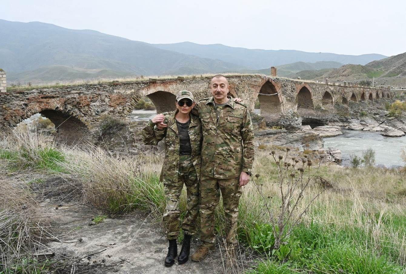 Predsjednik Azerbejdžana pozirao sa suprugom na oslobođenoj teritoriji - Avaz
