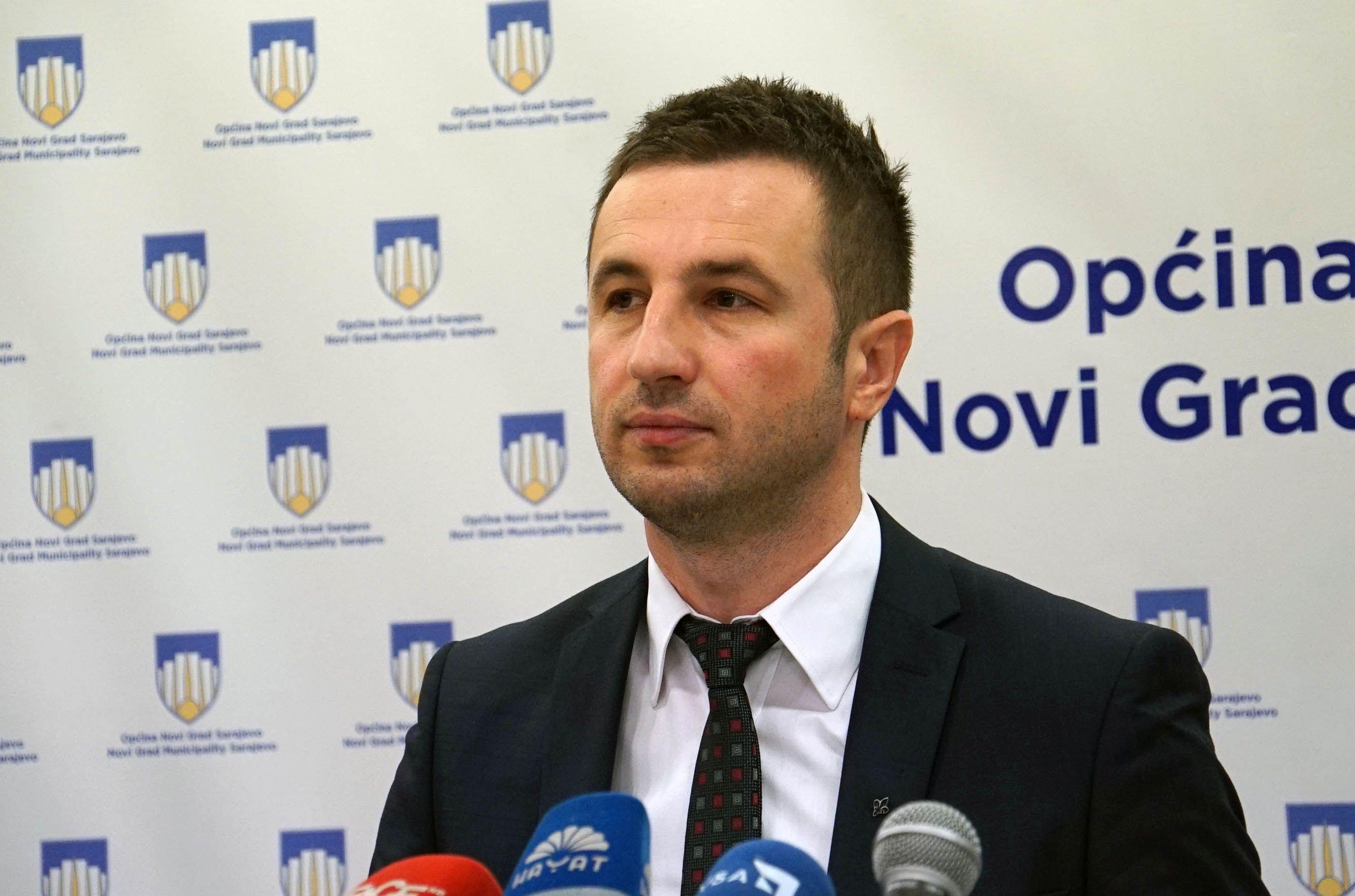 Efendić ostaje načelnik, pobijedio Delića sa 920 glasova prednosti