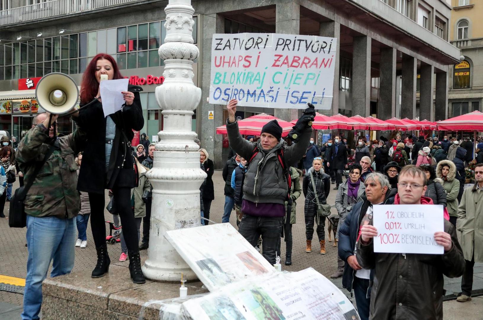 Protesti u hrvatskim gradovima protiv novih mjera: U Splitu plesali i zapjevali Thompsonove pjesme