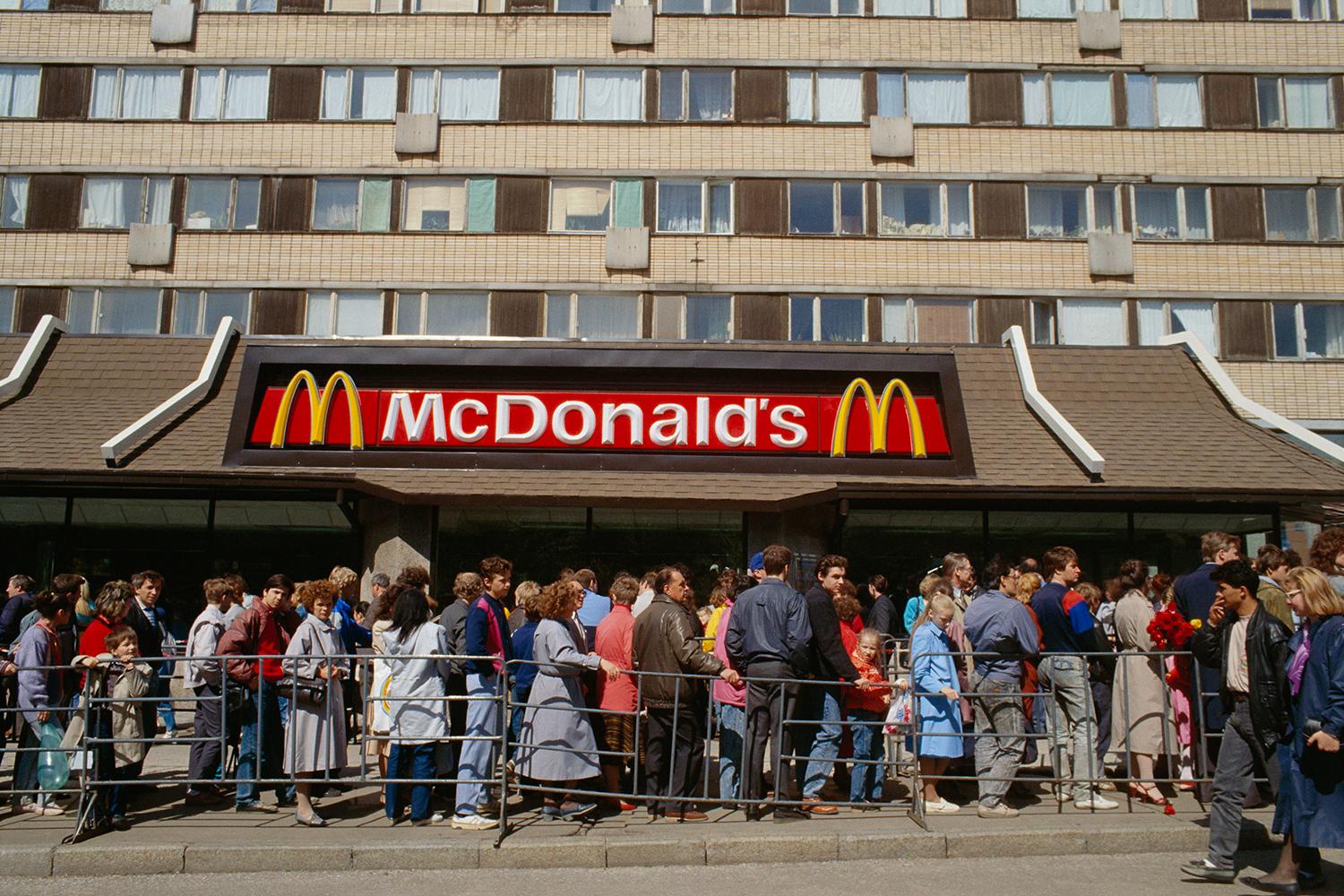 Prvi McDonalds' u Moskvi 1990. - Avaz